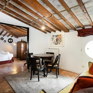 Apartment Frattina, Rome