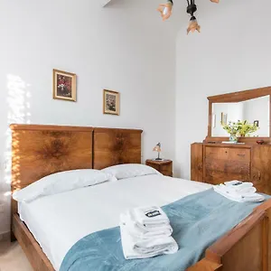  Apartment Le Grazie In Superb Location Italy